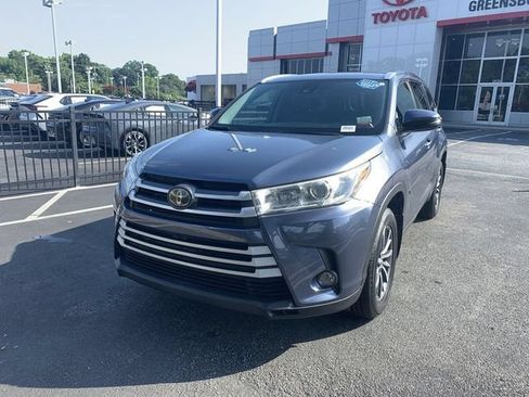 Used 2018 Toyota Highlander XLE AWD/4WD image 4