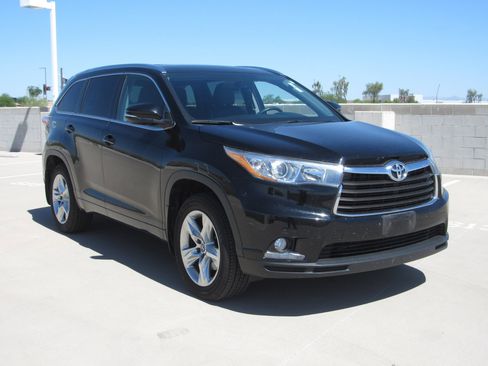 Used 2016 Toyota Highlander Limited image 2