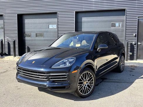 Certified 2022 Porsche Cayenne Platinum Edition image 6
