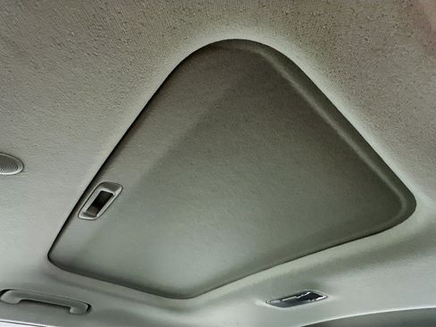 Used 2025 Hyundai Venue SEL image 25