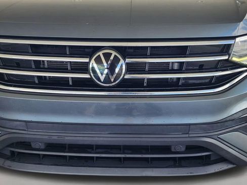 Used 2022 Volkswagen Tiguan SE FWD image 2