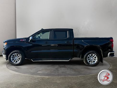 Used 2022 Chevrolet Silverado 1500 LT w/ Z71 Off-Road Package image 4
