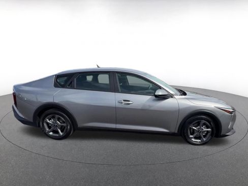 Used 2025 Kia K4 LXS image 16
