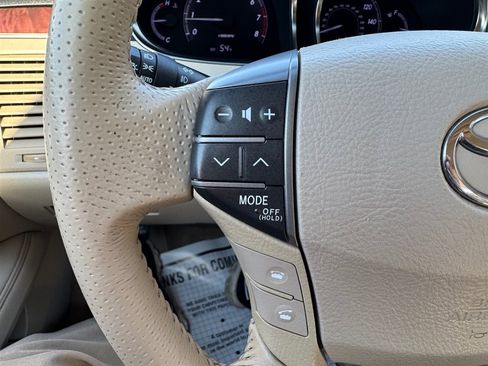 Used 2012 Toyota Avalon Limited image 13