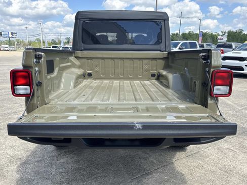 New 2026 Jeep Gladiator Sport AWD/4WD image 6