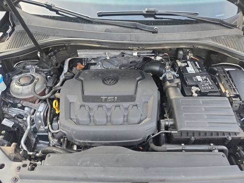 Used 2021 Volkswagen Tiguan SE w/ Panoramic Sunroof Package FWD image 33
