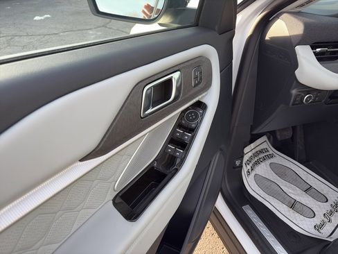 New 2026 Ford Explorer Platinum w/ LUX Leather Package image 17