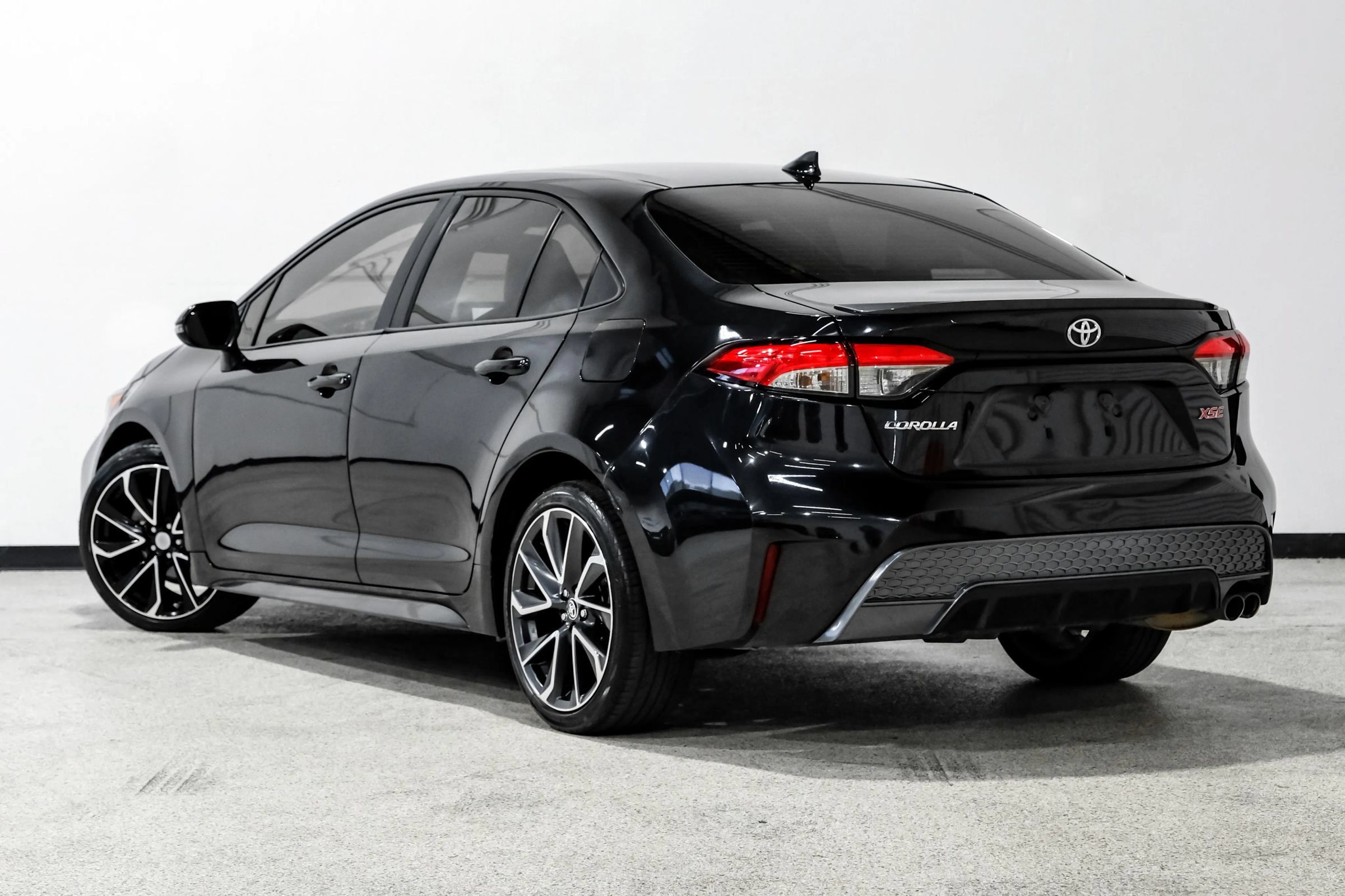 Used 2020 Toyota Corolla XSE FWD image 8