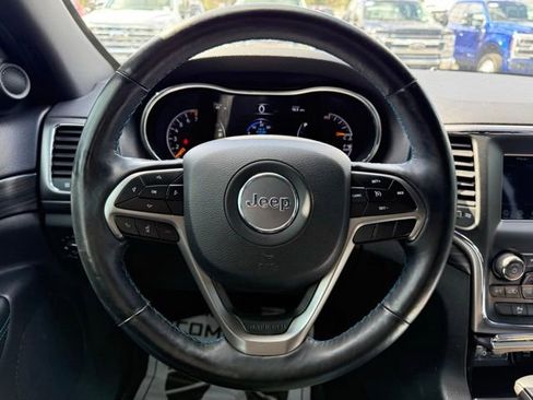Used 2019 Jeep Grand Cherokee Laredo AWD/4WD image 21