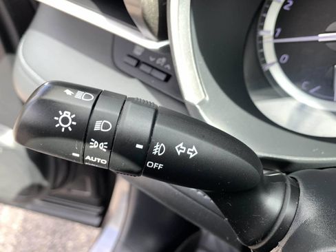 Used 2022 Toyota Highlander XLE AWD/4WD image 17