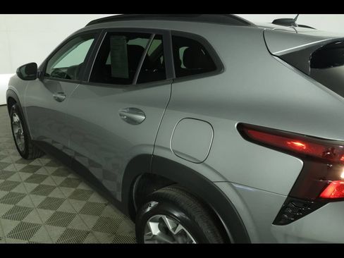 Used 2025 Chevrolet Trax LT w/ Driver Confidence Package FWD image 17