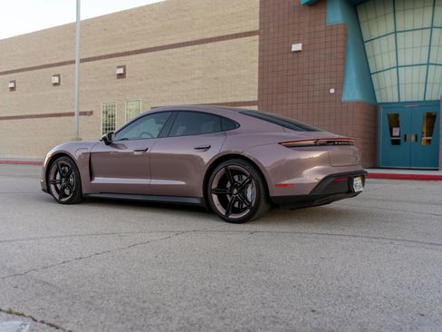 Used 2021 Porsche Taycan image 8