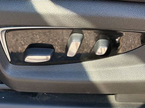 Used 2019 Cadillac Escalade Luxury image 25