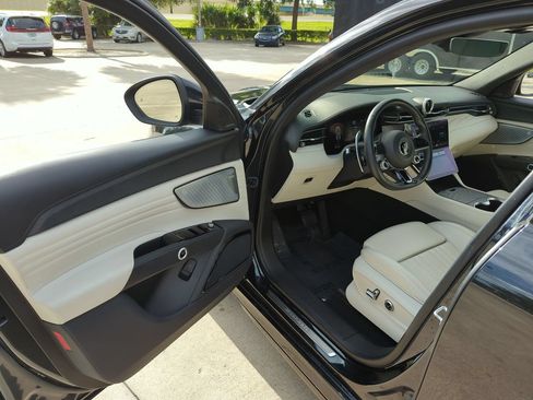 Used 2023 Maserati Grecale Modena AWD/4WD image 7