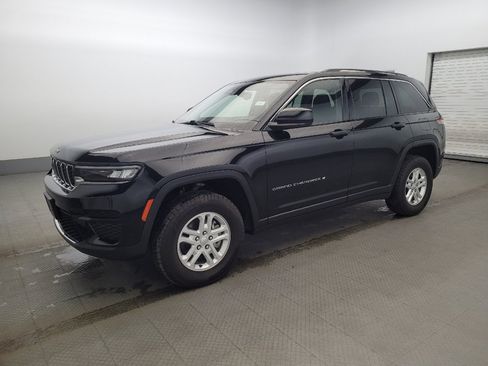 Used 2023 Jeep Grand Cherokee Laredo w/ Luxury Tech Group I image 2