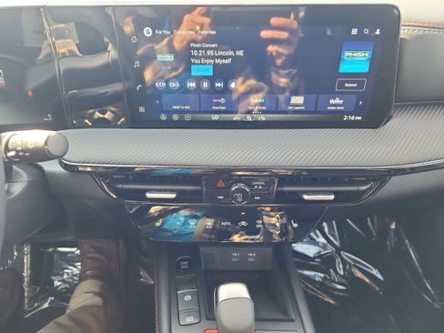 New 2026 Nissan Kicks SR w/ Cold Weather Package image 12