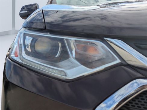 Used 2021 Chevrolet Traverse LT image 9