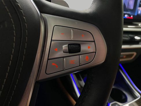 Certified 2023 BMW X7 xDrive40i w/ Executive Package image 19