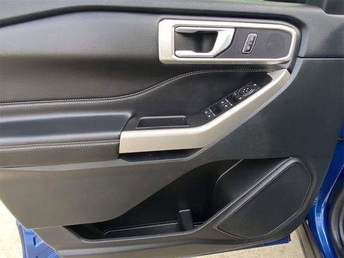 Used 2022 Ford Explorer XLT w/ Equipment Group 202A image 19