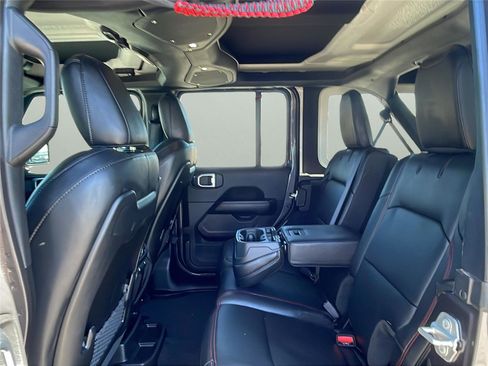 Used 2024 Jeep Wrangler Unlimited Rubicon w/ Technology Group image 17