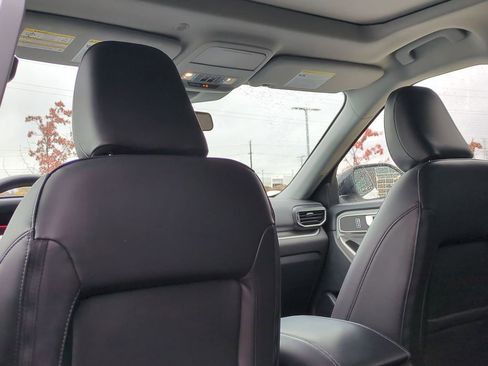 Certified 2022 Ford Explorer XLT w/ Equipment Group 202A image 19