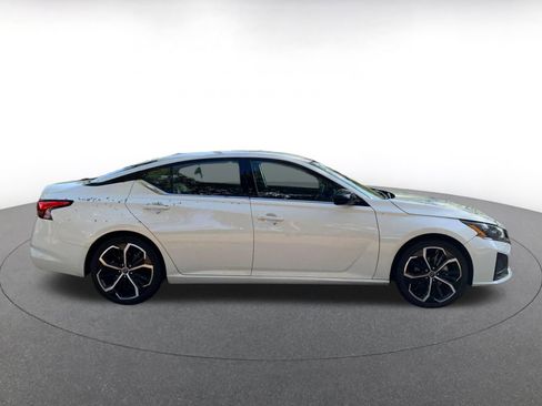 Used 2025 Nissan Altima 2.5 SR image 8