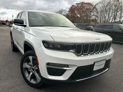 New 2025 Jeep Grand Cherokee Limited w/ Luxury Tech Group II image 18