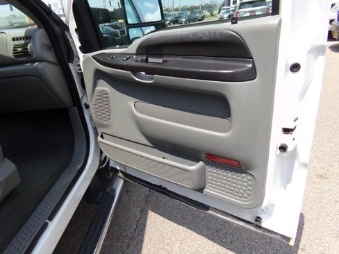 Used 2005 Ford F250 XLT image 21