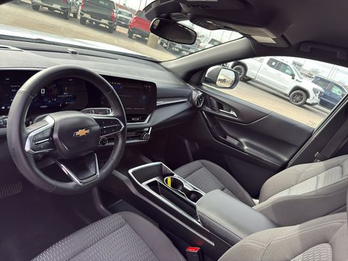 Used 2025 Chevrolet Equinox LT image 25