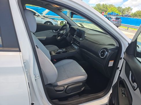 Used 2023 Hyundai Kona SE FWD image 10