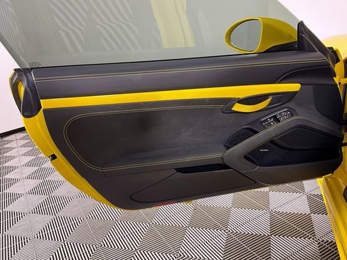 Used 2022 Porsche 718 Cayman GT4 image 17