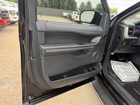 Used 2022 Ford Expedition XLT RWD image 8