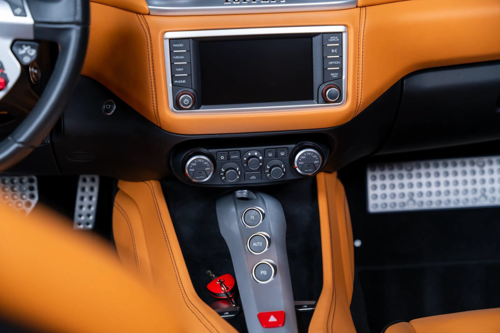 Used 2015 Ferrari California T RWD image 86
