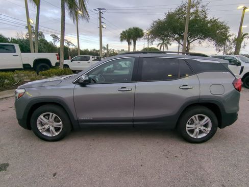 Used 2020 GMC Terrain SLE w/ Driver Convenience Package image 8