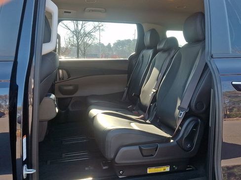 Used 2025 Kia Carnival image 12