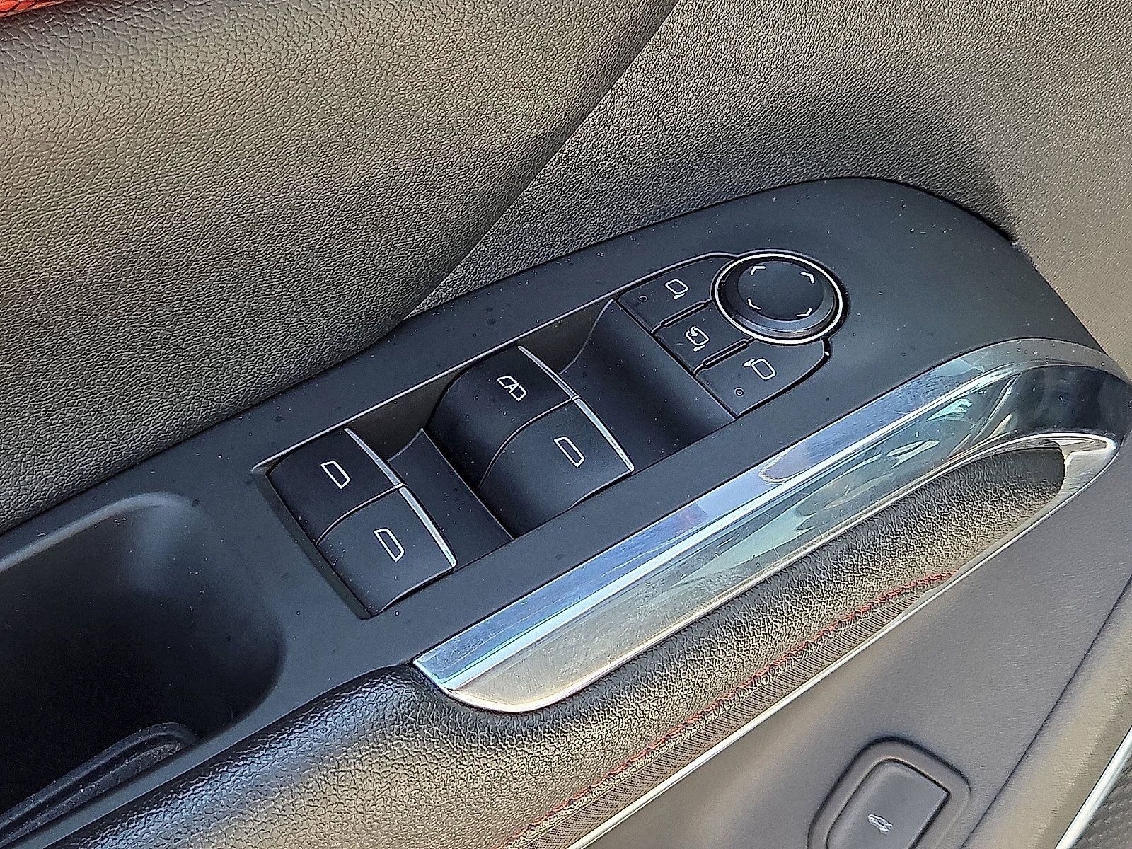 Used 2024 Chevrolet Traverse RS w/ LPO, Floor Liner Package FWD image 23