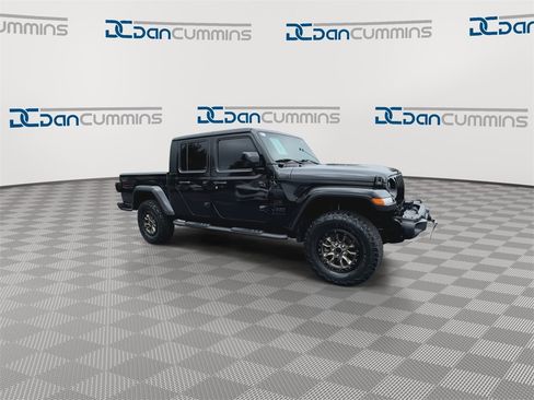 Used 2023 Jeep Gladiator Sport image 2