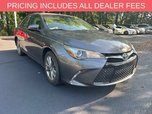 Used 2017 Toyota Camry SE FWD image 1
