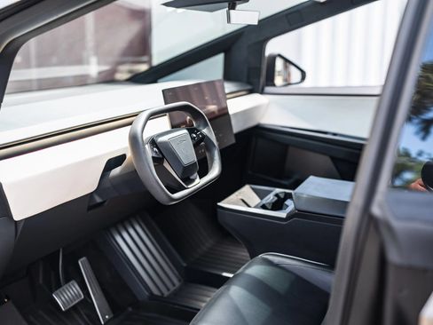 Used 2024 Tesla Cybertruck AWD Crew Cab image 14