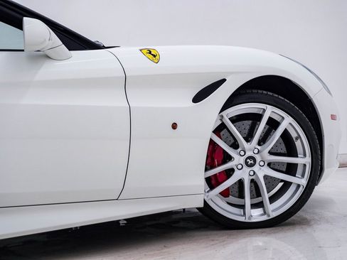 Used 2015 Ferrari California T image 16