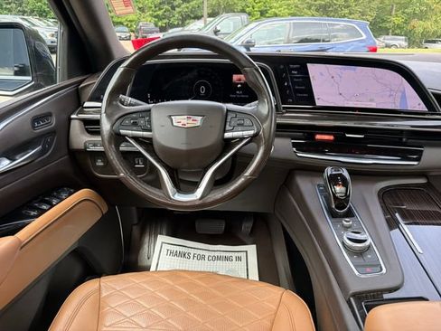 Used 2021 Cadillac Escalade Premium Luxury AWD/4WD image 16