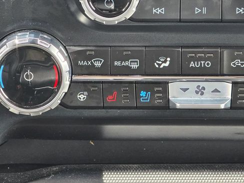 Used 2025 Ford F150 Lariat w/ Equipment Group 502A High AWD/4WD image 16