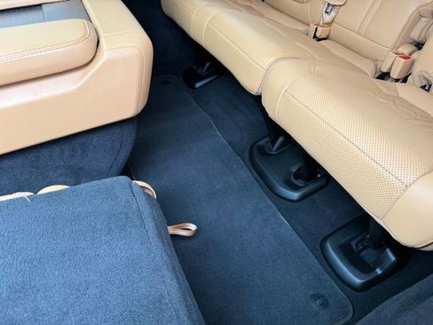 Used 2023 Jeep Grand Wagoneer Series III image 22