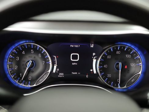 Used 2020 Chrysler Pacifica Limited w/ Advanced Safetytec Group image 11