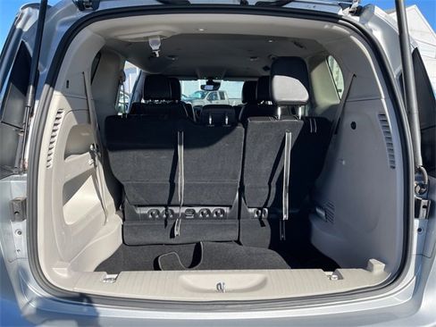 Used 2023 Chrysler Pacifica Touring-L image 17