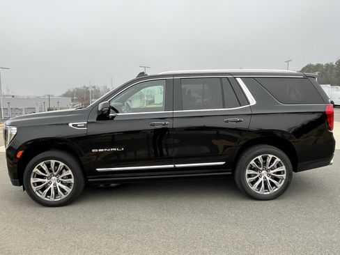 Used 2021 GMC Yukon Denali w/ Denali Premium Package image 6