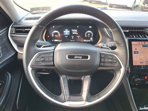 Used 2022 Jeep Grand Cherokee Limited image 20