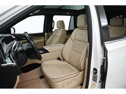 Used 2022 Cadillac Escalade Premium Luxury w/ LPO, Illumination Package image 10