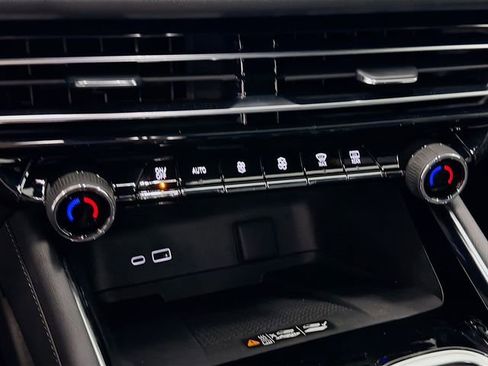 New 2026 Chevrolet Traverse LT image 16