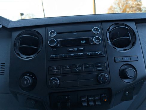 Used 2016 Ford F250 XL w/ Power Equipment Group image 17